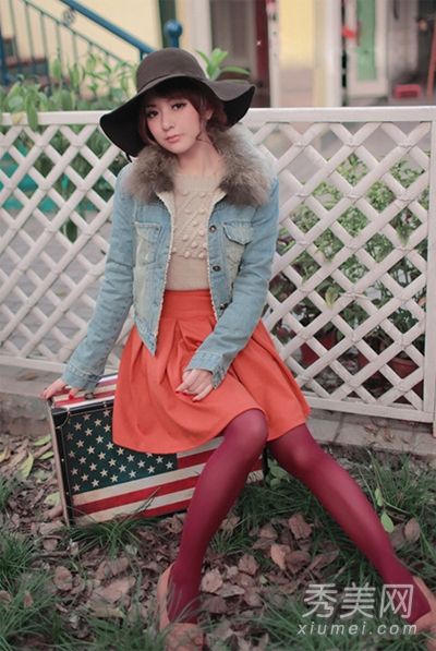 冬衣搭配漂亮的裙子，混合着甜美的淑女气息