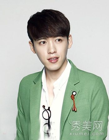 韩国男生时尚短发示范男生也爱小清新