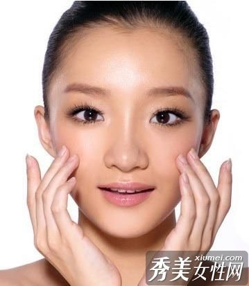 最热的按摩方法可以去除毛孔、粉刺和污渍