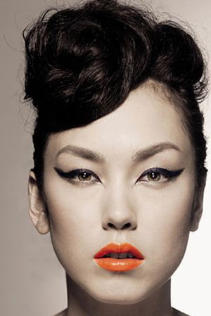 艺术趋势4:打造不同风格眼线膏的步骤