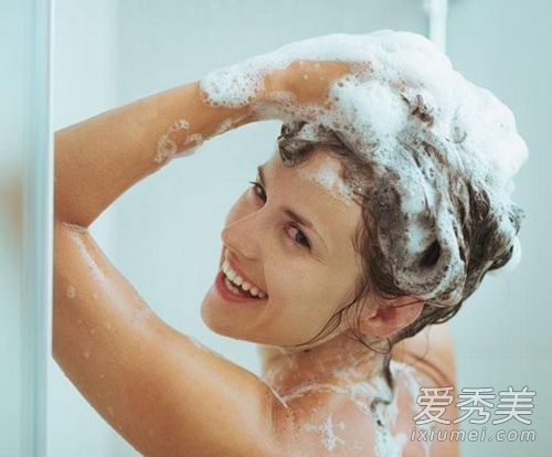 夏天每天洗頭怎麼樣？夏天最好多久洗一次頭發？