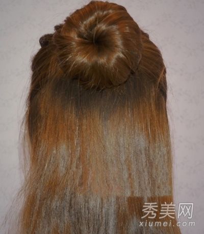 高贵的气质、甜美的发型和花蕊头的打结方法让你陶醉。