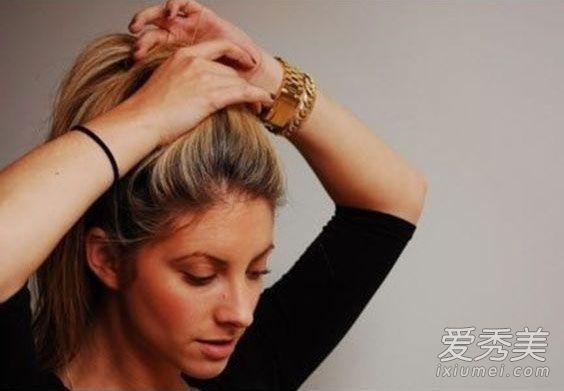 每日必不可少的3种护发方法，30秒后快速出门