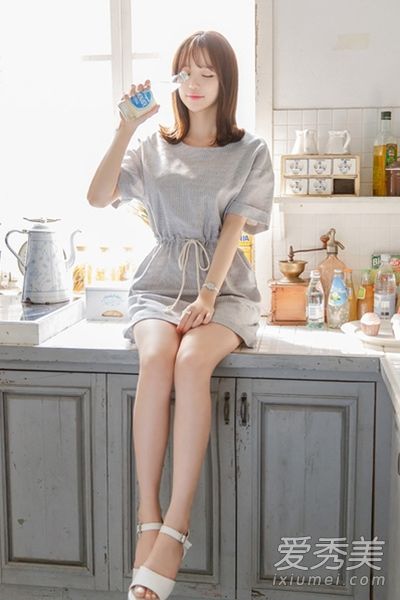 韩版连衣裙配图片穿女士气质