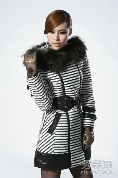 欧美粉丝长羽绒服瘦身用足气田