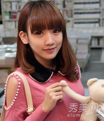 8种甜美苗条的发型来拯救胖脸女孩