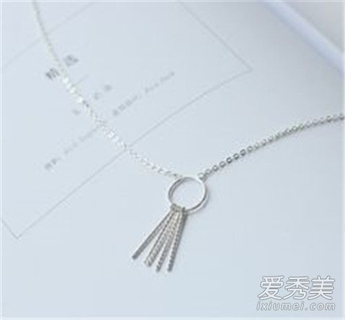 银项链变黑的原因及清洗方法