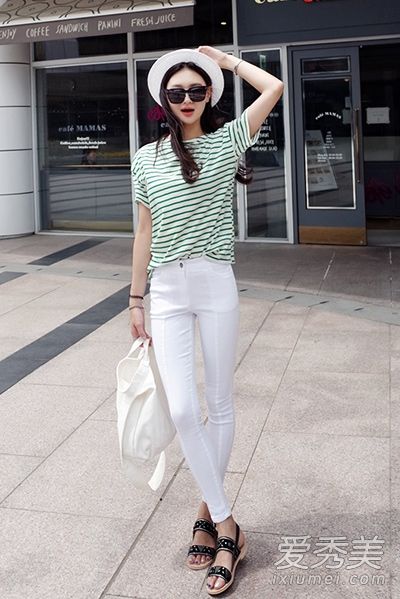 夏季流行服装推荐条纹衬衫百搭时尚