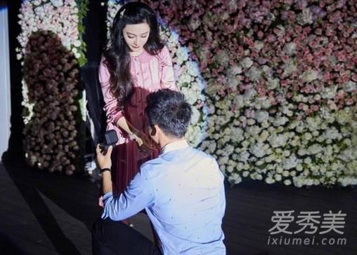 年轻女孩的心爆发了！我真的很想要范冰冰的粉色连衣裙。