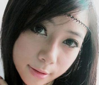 清新的感觉,大大的眼妆,无可挑剔的魅力!