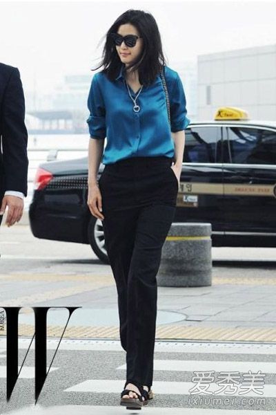 衬衫+裤子有风格，学习全智贤营造氛围