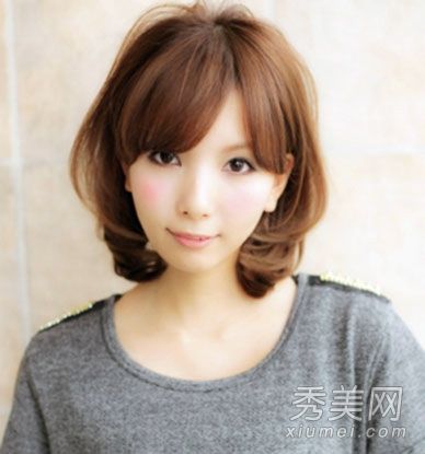 方脸宽脸女孩新面孔梨花头幸运星