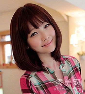 精选的流行面部发型最适合大脸型的女孩。
