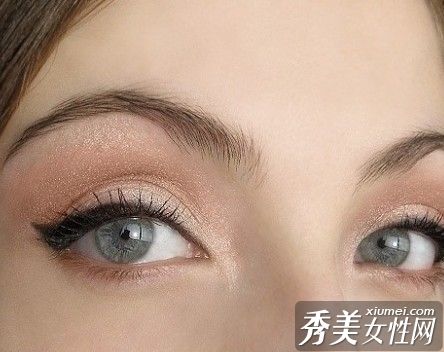 眼部化妆的艺术诱惑一点也没有。