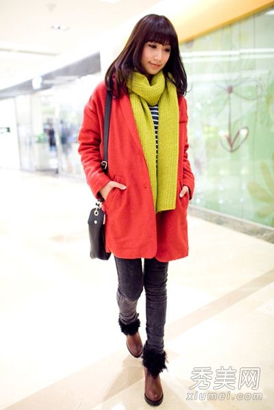 对新着装方法有100%好感的时尚外套或毛衣