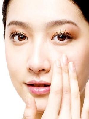 一瓶乳液创造三个奇迹,清洁,控制油脂和滋润。
