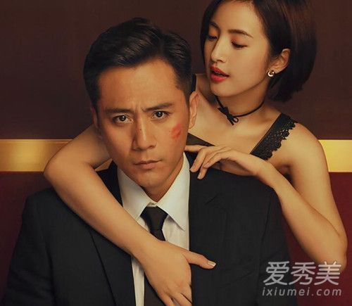 老林依晨的头发是什么颜色的?