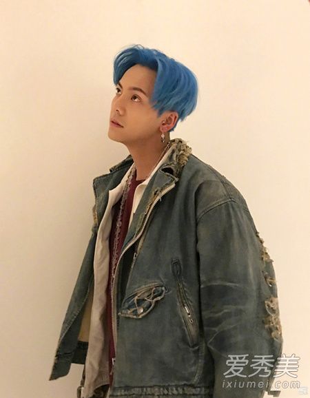 陈伟霆褪色后的蓝头发是什么颜色?