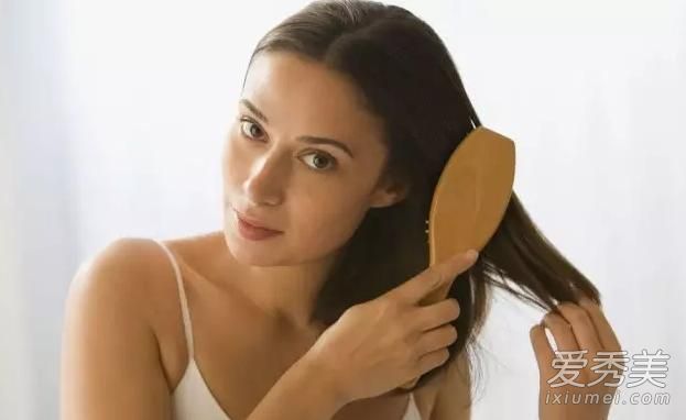 女孩应该如何护理她们的头发？吹头发而不弄断头发的秘密