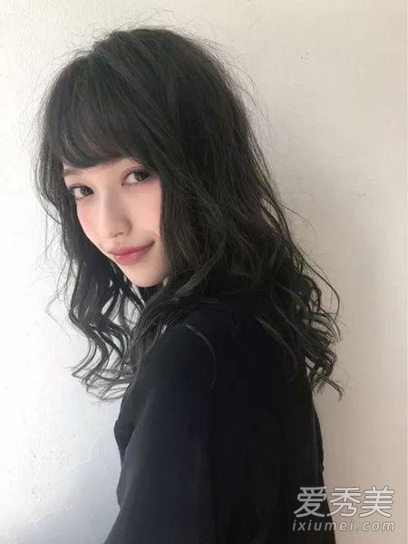 2019年,12位留长发、发型时尚的女性将成为你全年的最爱!