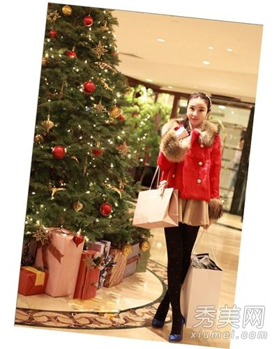 这个矮个子女孩的冬季着装技巧在9个方面都很高。