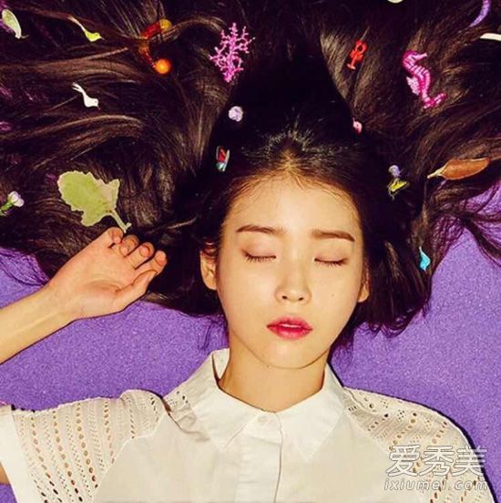 用什么洗你的头发?六种民间疗法可以有效缓解脱发等问题。