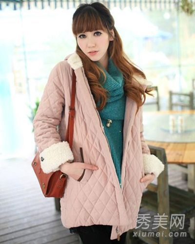 气质美丽的冬装即使很厚也能保持良好的身材。