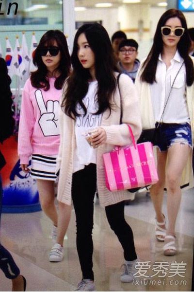 金泰妍春夏蒂芙尼街头照片教矮个子女孩穿衣服