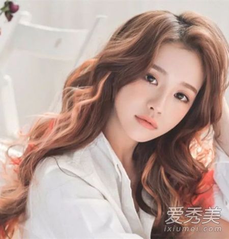 2019年最流行的发型,漂亮的卷发,无法逃脱这些常规。