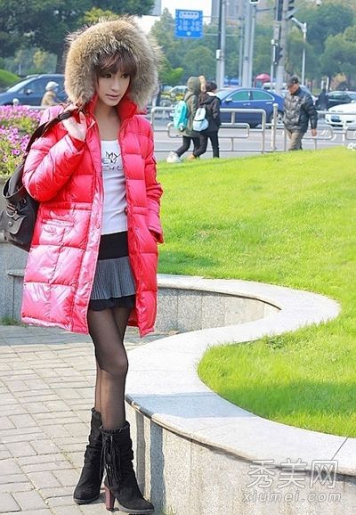 精致的冬装，搭配甜美的连衣裙和时尚的品味