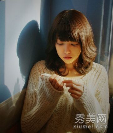 圆脸适合什么发型?披肩长发适合圆脸。
