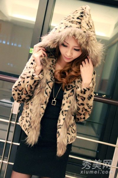 今年超流行的时尚元素豹纹夹克已经爆炸