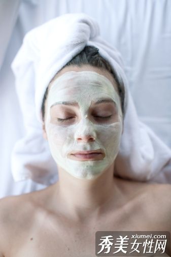 使用睡眠面膜的小贴士不会让细纹起皱。