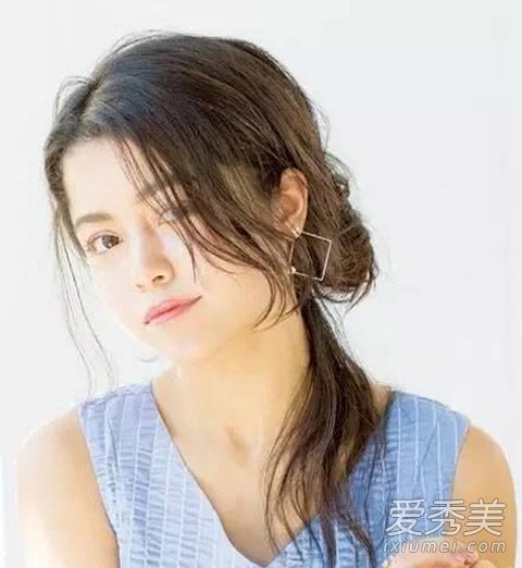 在夏天,不要只是做球。4个蓬松的小圆面包一定很女性化。