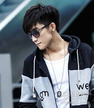 这个男孩倾斜的刘海有助于你摆脱单身。