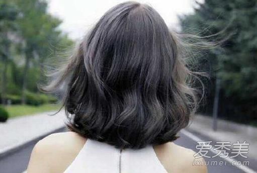 普通的短发是不是太糟糕了?让我们烫发吧!