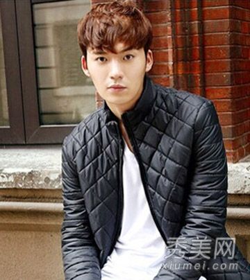 秋天男孩喜欢什么发型？棕色短发很帅