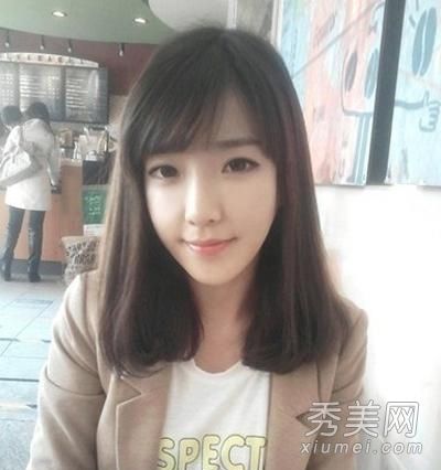 圆脸女孩的发型适合流行的短发风格