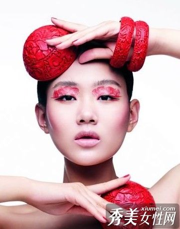 另一种化妆就像一场梦,就像一个醉红化妆的神奇美女