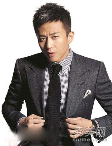 快跑,兄弟。邓超的头发是短的,他的头发是断的,他的自信超过了男人