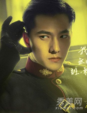 杨洋依然照着“上帝的冒险”复古短发变得咄咄逼人