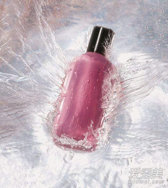 更多的头皮屑呢?除了换洗发水,你还可以这样做。