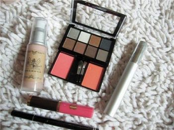 惊人的化妆!化妆后丑女变成李小璐