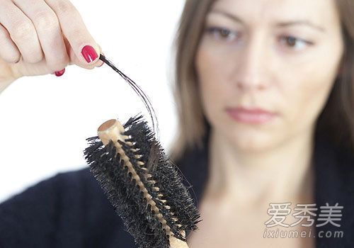 你在春天的时候头发掉得很厉害吗?按摩+清洗和保护3个动作轻松完成