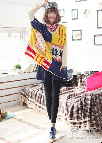 宽松的毛衣和紧身裤可以掩盖多余的小赘肉。