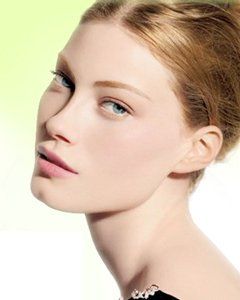 八级肌肤容易在秋季改变季节