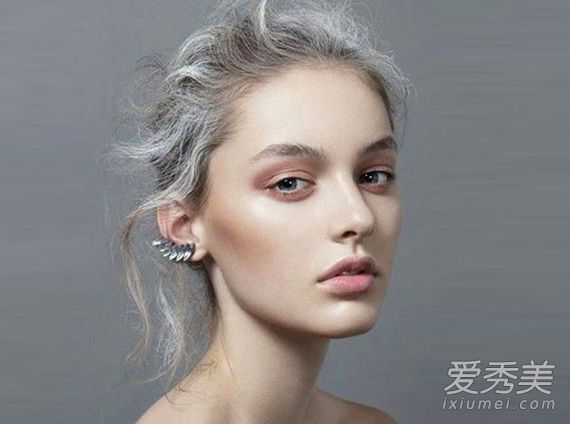 10分钟化妆教程,打造清新自然的裸妆