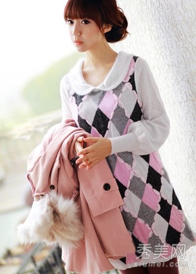 矮的救世主从漂亮的女孩那里学习,并且立刻变得更高。