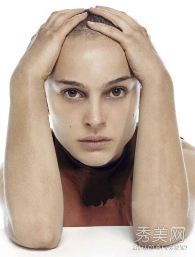 秃头或短发女明星最勇敢的发型。