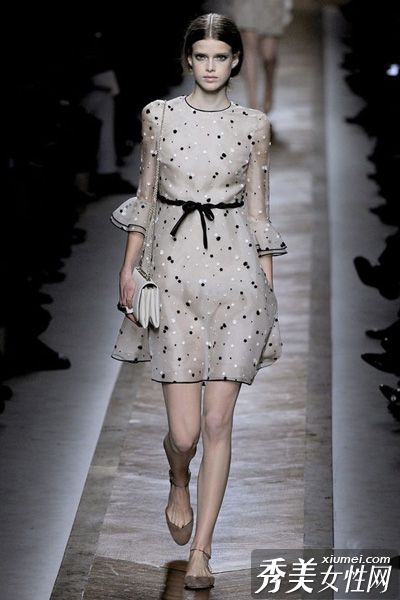 活跃的圆点在春天和夏天重获力量